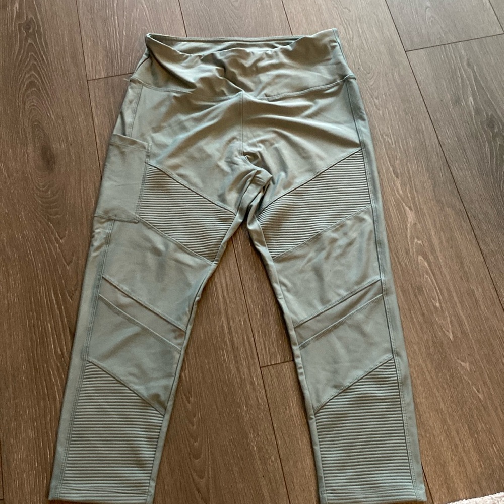 Seafood Green 3/4 length legging